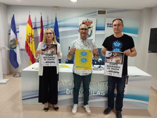 Corte de jamón solidario a beneficio de la Asociación de Esclerosis Múltiple del Área III - 1, Foto 1