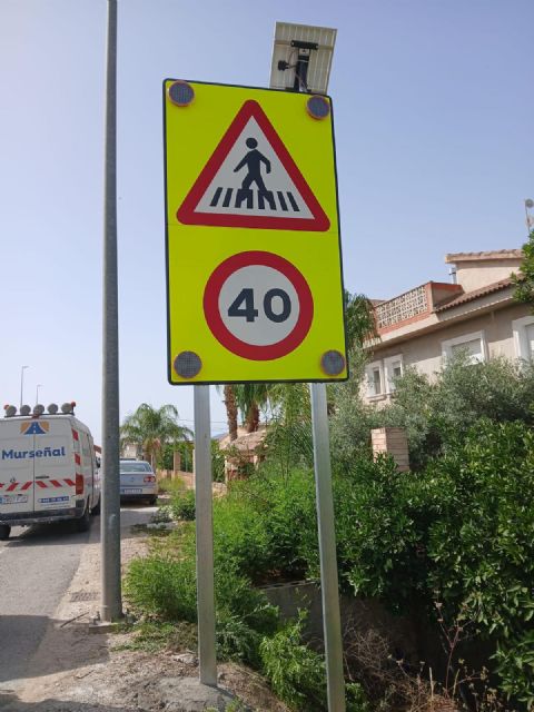 Infraestructuras refuerza la seguridad vial en la carretera de El Raal-Beniel con nueva se&ntilde;alización luminosa y mejoras en los pasos peatonales - 2, Foto 2