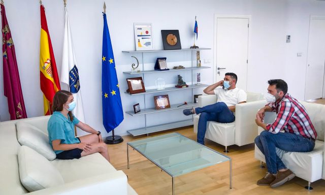 El alcalde López Manzanera recibe a la futbolista torreña Cristina Pérez, próxima pregonera de las Fiestas 2021 - 1, Foto 1