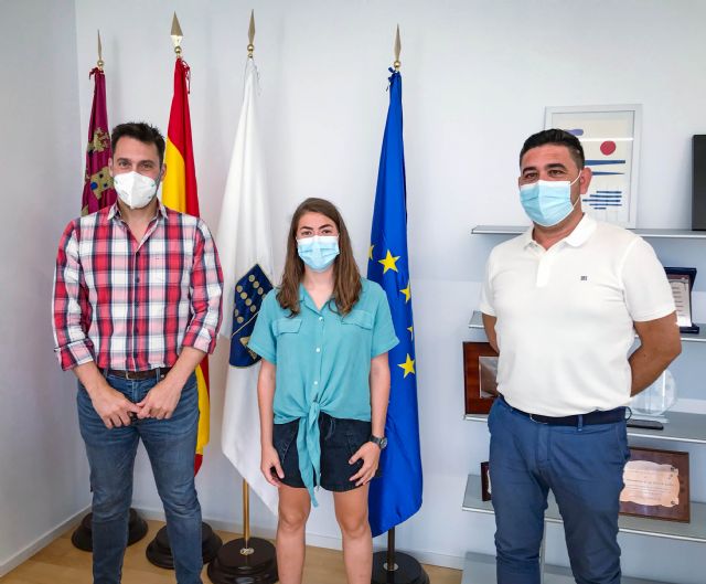 El alcalde López Manzanera recibe a la futbolista torreña Cristina Pérez, próxima pregonera de las Fiestas 2021 - 2, Foto 2