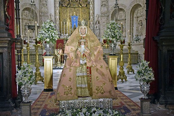 Veneración en sustitución del Besamanos a la Patrona de Sevilla y su Archidiócesis en la Seo de Sevilla - 2, Foto 2