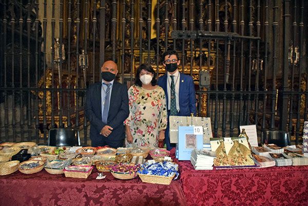 Veneración en sustitución del Besamanos a la Patrona de Sevilla y su Archidiócesis en la Seo de Sevilla - 4, Foto 4