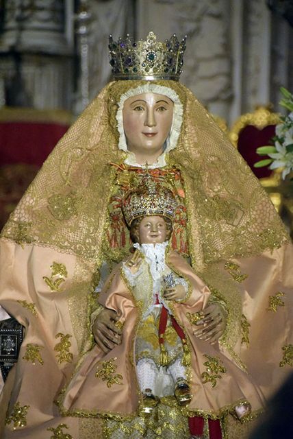 Veneración en sustitución del Besamanos a la Patrona de Sevilla y su Archidiócesis en la Seo de Sevilla - 5, Foto 5