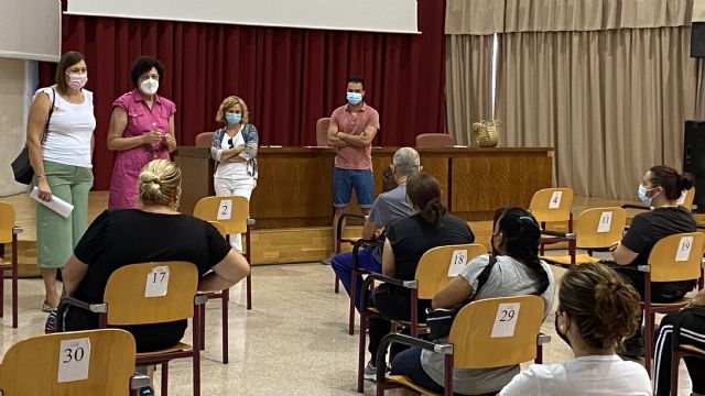 El Ayuntamiento de Puerto Lumbreras contrata a 16 desempleados de larga duración para tareas de limpieza de espacios públicos - 1, Foto 1