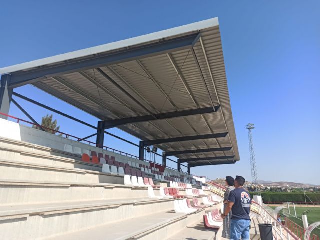 Terminan los trabajos de cubrición del graderío del Campo de Fútbol Municipal en Puerto Lumbreras - 1, Foto 1