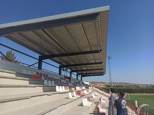 Terminan los trabajos de cubrición del graderío del Campo de Fútbol Municipal en Puerto Lumbreras - 2, Foto 2