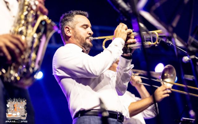 Arranca la segunda edición del Águilas Jazz 2022 con la actuación de Potato Head Jazz Band que hizo vibrar a los más de 225 asistentes en la plaza de Antonio Cortijos - 2, Foto 2