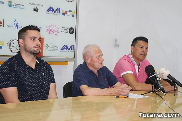 Presentan al nuevo entrenador de Tercera División del Club de Fútbol Sala Capuchinos, Joaquín Medina Fernández, Foto 1