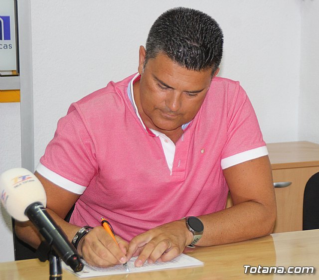 Presentan al nuevo entrenador de Tercera División del Club de Fútbol Sala Capuchinos, Joaquín Medina Fernández, Foto 7