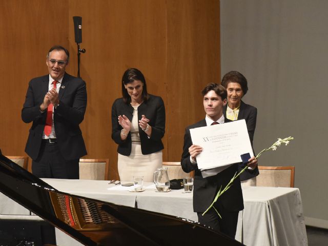 Jaeden Izik-Dzurko logra el primer premio y medalla de oro del XX concurso internacional de piano de Santander - 2, Foto 2