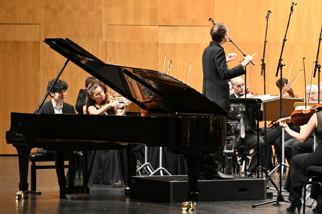 Jaeden Izik-Dzurko logra el primer premio y medalla de oro del XX concurso internacional de piano de Santander - 5, Foto 5