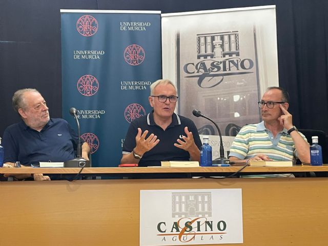 Exitosa presentación del libro Problemas fundamentales de la filosofía medieval - 1, Foto 1