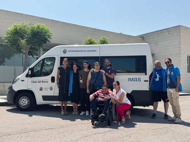 El Centro de Día Llano del Barco incorpora una nueva furgoneta adaptada para facilitar el traslado de sus usuarios - 4, Foto 4