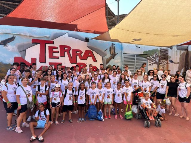 Los participantes de la Escuela de Verano de Santiago y Zaraiche disfrutan de una jornada de ocio saludable en Aqua Natura - 2, Foto 2