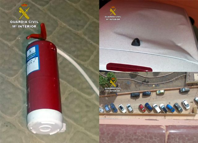 La Guardia Civil esclarece el lanzamiento de dos extintores desde un noveno piso en Playa Honda - 5, Foto 5