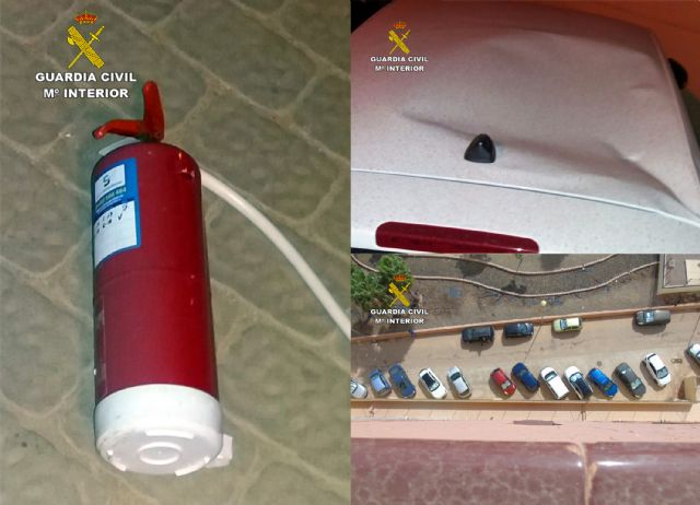 La Guardia Civil esclarece el lanzamiento de dos extintores desde un noveno piso en Playa Honda - 5, Foto 5