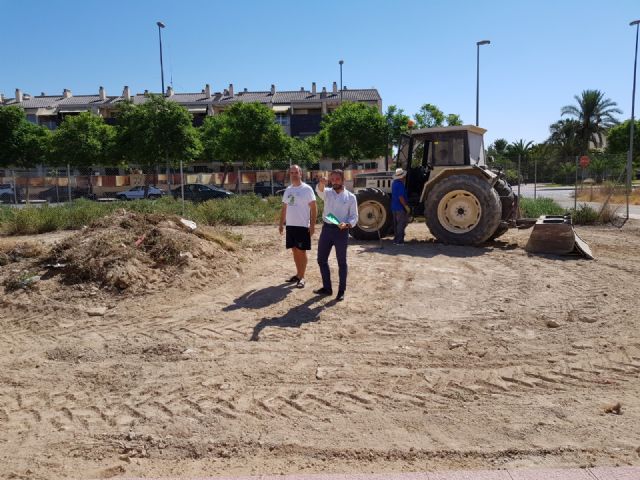El dispositivo para limpiar y vallar los solares municipales llega a 25 pedanías en el primer semestre de 2018 - 1, Foto 1