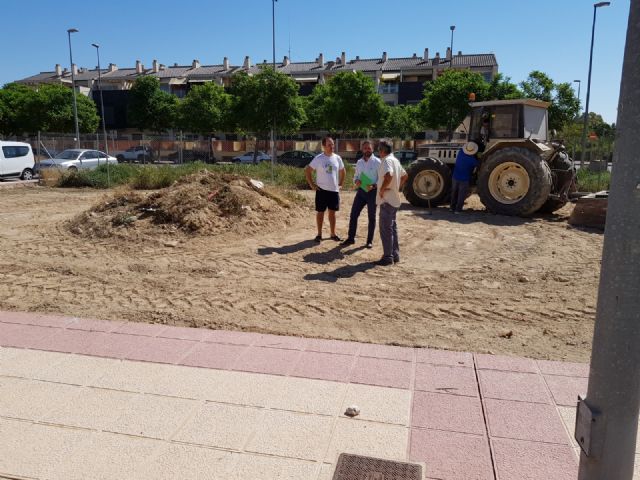El dispositivo para limpiar y vallar los solares municipales llega a 25 pedanías en el primer semestre de 2018 - 2, Foto 2