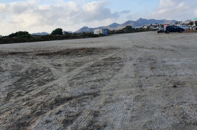 Refuerzo policial y de limpieza para evitar las molestias del botelleo en La Manga - 1, Foto 1