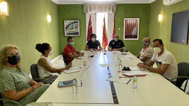 El Ayuntamiento de Puerto Lumbreras vuelve a reforzar la seguridad vial en la entrada y salida de los centros educativos con motivo del inicio del curso - 1, Foto 1