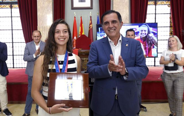Murcia homenajea a Silvia Lloris, campeona de Europa y del Mundo de fútbol - 1, Foto 1