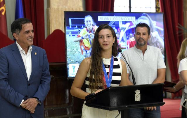 Murcia homenajea a Silvia Lloris, campeona de Europa y del Mundo de fútbol - 4, Foto 4
