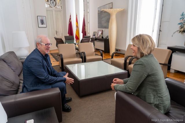 Tras 18 años, el párroco cartagenero, Joaquín Fulgencio Ferrando Ros-Olivares, se despide de la alcaldesa para abordar una nueva misión - 1, Foto 1