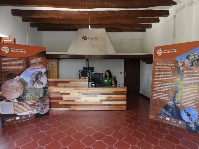 Más de 7.000 personas visitan el punto de información del Monte Arabí en su primer año - 1, Foto 1