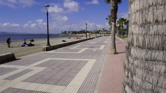 Arranca el primer tramo del carril bici en el Paseo Marítimo de Los Alcázares, financiado 100% con fondos europeos a través del Plan de Sostenibilidad Turística - 2, Foto 2