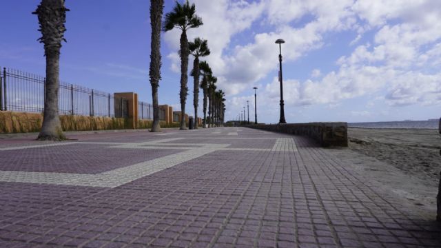 Arranca el primer tramo del carril bici en el Paseo Marítimo de Los Alcázares, financiado 100% con fondos europeos a través del Plan de Sostenibilidad Turística - 3, Foto 3