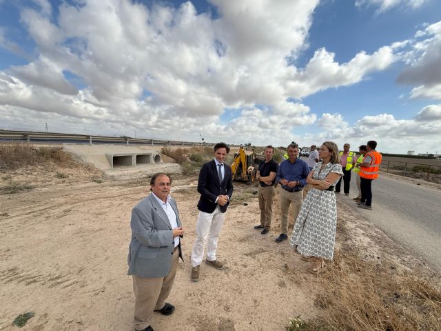 Fomento intensifica la labor preventiva de limpieza de carreteras para reforzar la seguridad y minimizar los riesgos ante posibles lluvias - 2, Foto 2