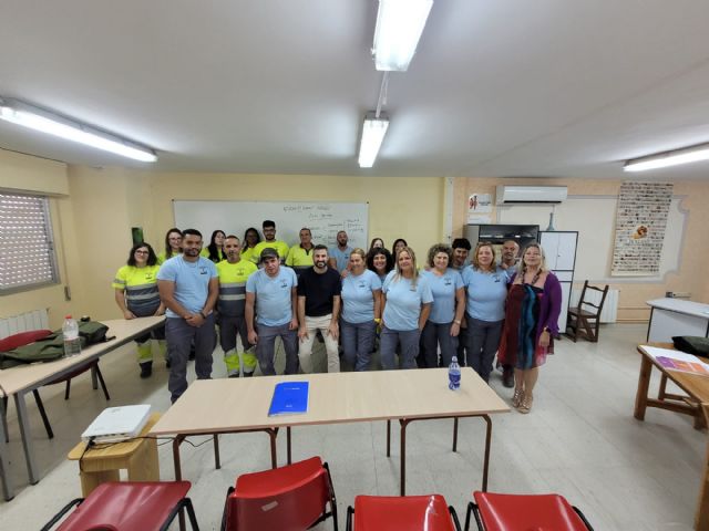 Charla sobre Emprendimiento y Economía Social en el Programa Experiencial Mejora de la Escena Urbana de Bullas - 2, Foto 2