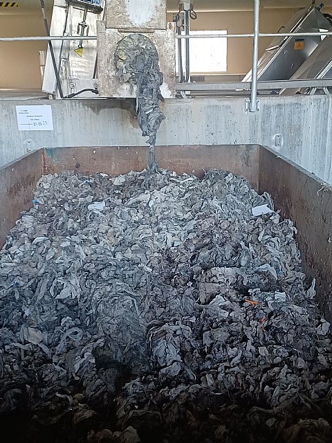 La importancia de no arrojar toallitas al inodoro para garantizar la calidad del agua y evitar problemas en la red de saneamiento