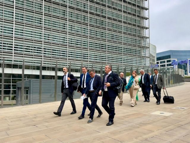 El Gobierno regional reclama en Bruselas una política pesquera que garantice el futuro de la flota del Mediterráneo - 3, Foto 3