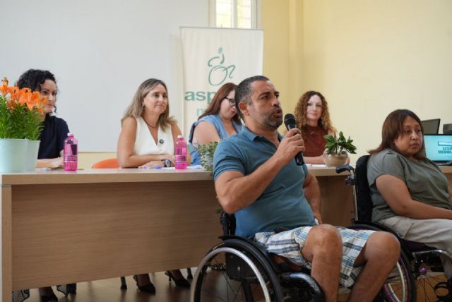 La consejera de Política Social destaca el apoyo del Gobierno regional a las personas con lesión medular para mejorar su calidad de vida y su autonomía personal - 3, Foto 3