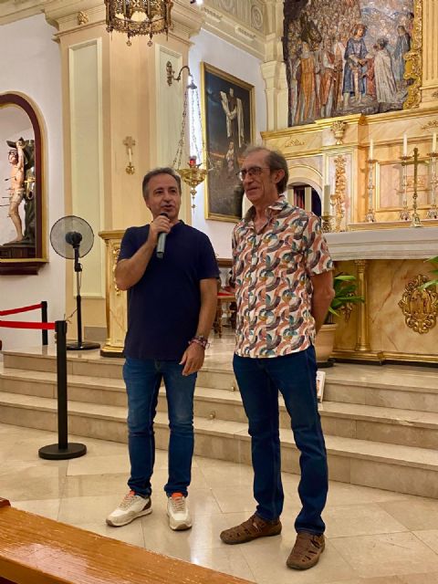 Javier Andreo, alcalde de Aledo, acompañando a José Antonio Sánchez Pravia en la presentación del libro sobre 