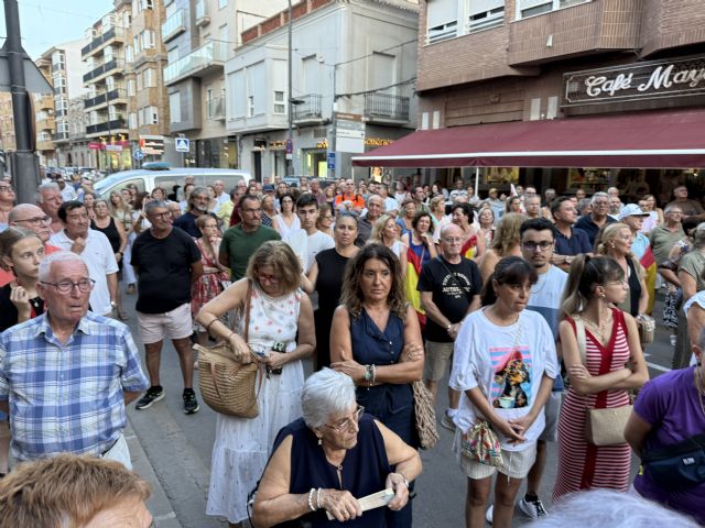 Centenares de vecinos de La Unión muestran su apoyo al pueblo de Ceuta a las puertas del Ayuntamiento - 5, Foto 5