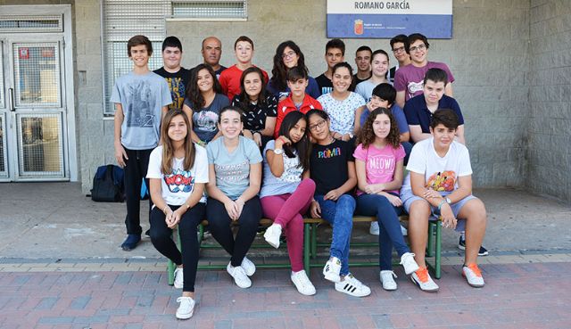 Alumnos del IES Romano García se clasifican como finalistas del concurso de divulgación científica 'Adopta Una Estrella' - 2, Foto 2