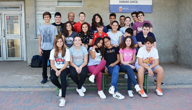 Alumnos del IES Romano García se clasifican como finalistas del concurso de divulgación científica 'Adopta Una Estrella' - 2, Foto 2
