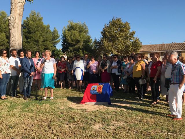 Placa conmemorativa Plantar un árbol en la plaza Ntra. Sra. de los Dolores, en Torre-Pacheco - 2, Foto 2