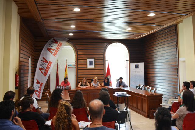 La alcaldesa firma el convenio regulador para el desarrollo de actividades de la Universidad del Mar en Campos del Río - 3, Foto 3