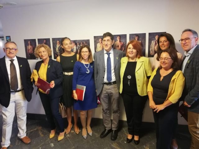 Salud apuesta por normalizar la imagen de los 2.000 pacientes ostomizados de la Región - 1, Foto 1