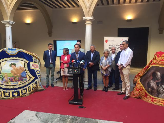 Fulgencio Gil: nuestras bordadoras han elevado la categoría de una tradición artesana hasta convertirla en arte, poniendo en cada puntada el orgullo de un pueblo - 1, Foto 1