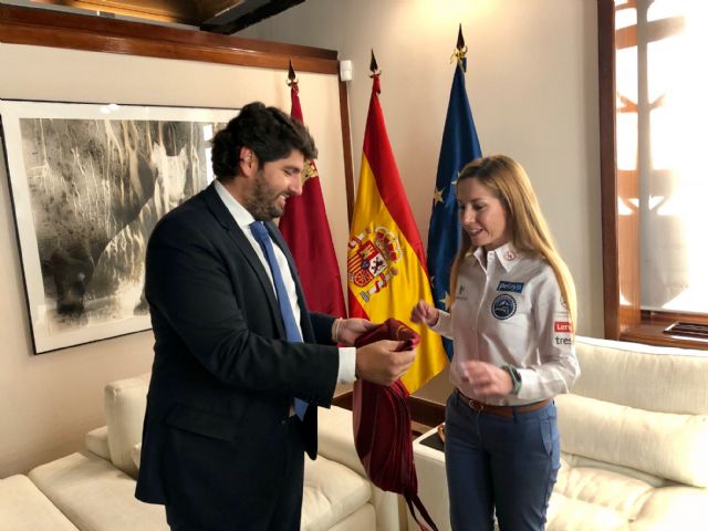López Miras recibe a la cartagenera Lorena Fernández, que realizará el Reto Pelayo Vida Annapurna Bike 2018 - 1, Foto 1