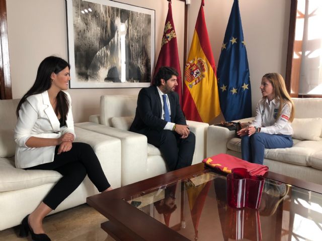 López Miras recibe a la cartagenera Lorena Fernández, que realizará el Reto Pelayo Vida Annapurna Bike 2018 - 2, Foto 2