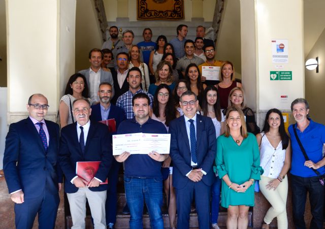 La Universidad de Murcia entrega los premios a las mejores ideas de negocio de alumnos basadas en sus TFG Y TFM - 1, Foto 1