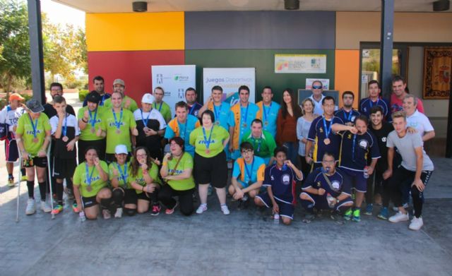 Más de una treintena de futbolistas participan en el VI Torneo de Fútbol de APANDIS - 1, Foto 1