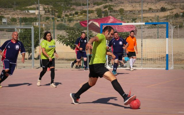 Más de una treintena de futbolistas participan en el VI Torneo de Fútbol de APANDIS - 2, Foto 2