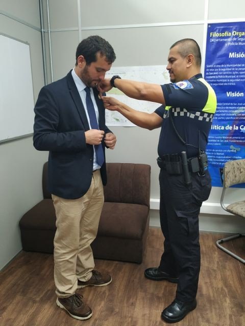 Insignia de la Policía de San José (Costa Rica) para Víctor Javier Navarro - 2, Foto 2
