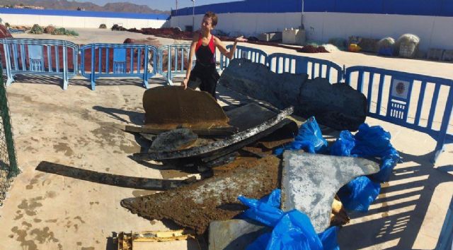 El centro Buceo Hispania recoge cerca de 800 kilos de basura de los fondos marinos de la Bahía de Mazarrón - 1, Foto 1